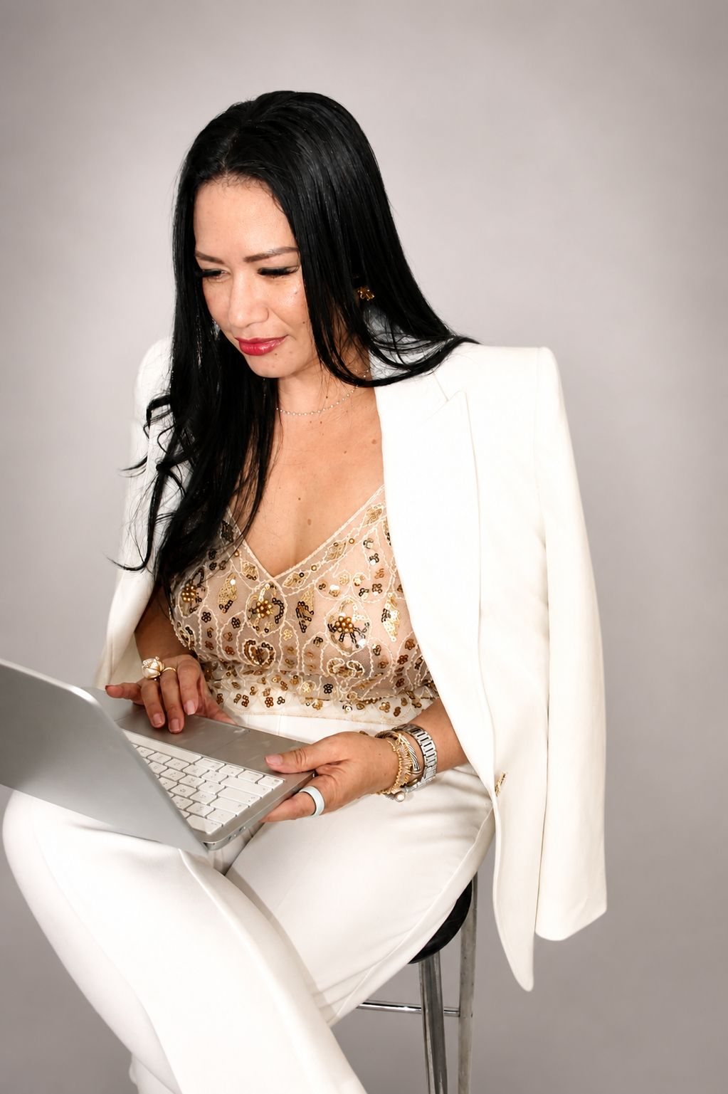 Mónica Ruiz trabajando